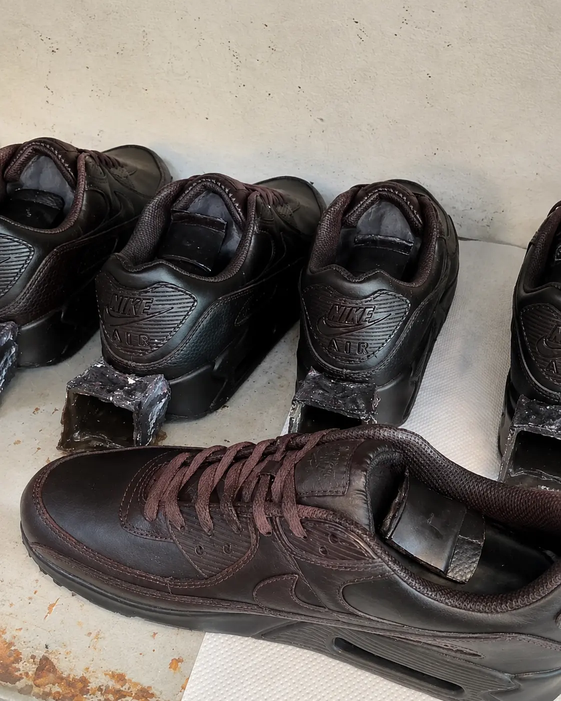 Casting gates on the shoes before finishing