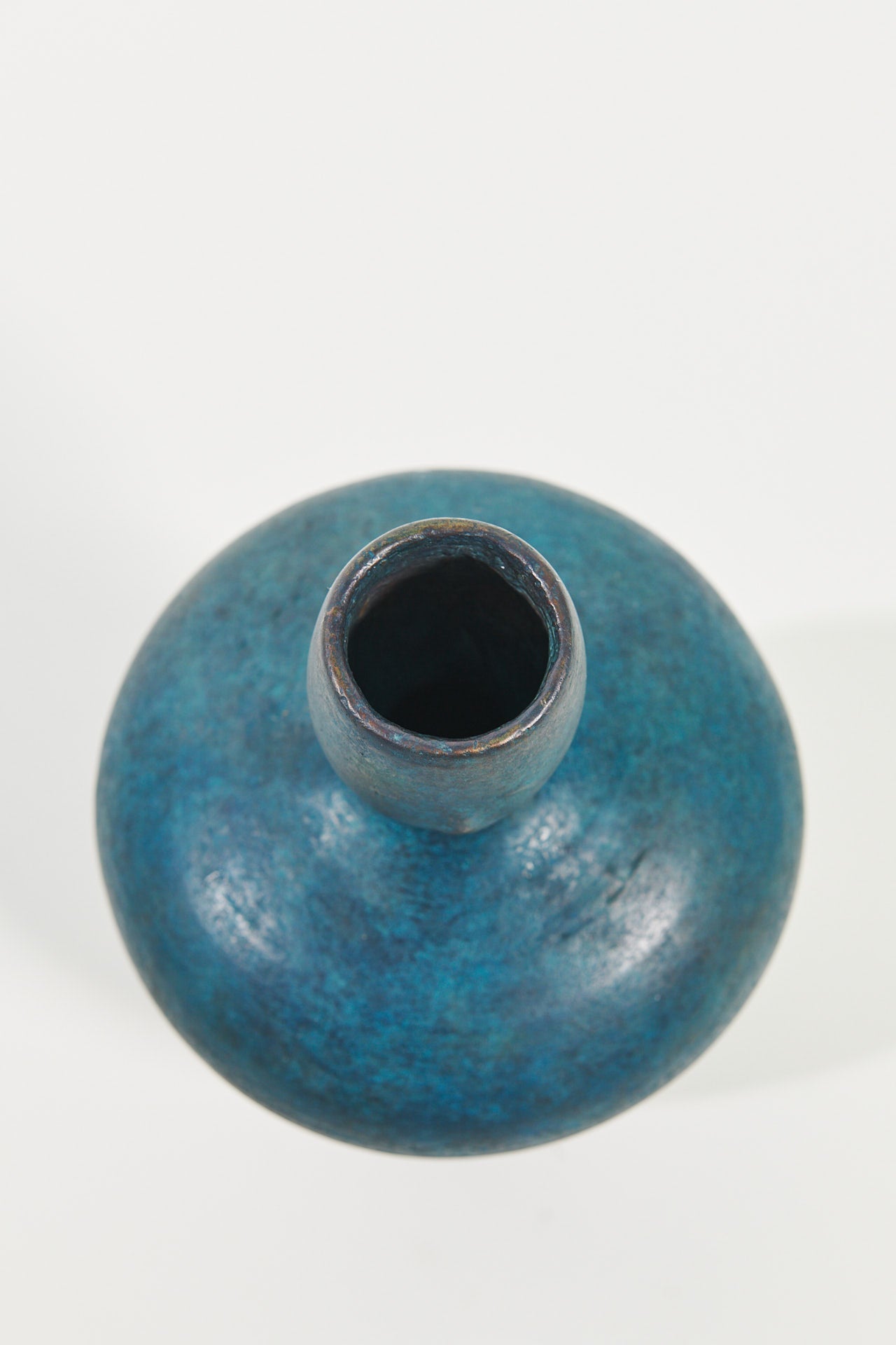 FIGURINE VASE
